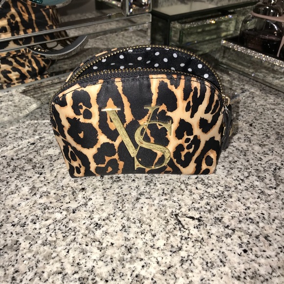 💕Victoria’s Secret Small Cosmetic Pouch💕 - Picture 1 of 5